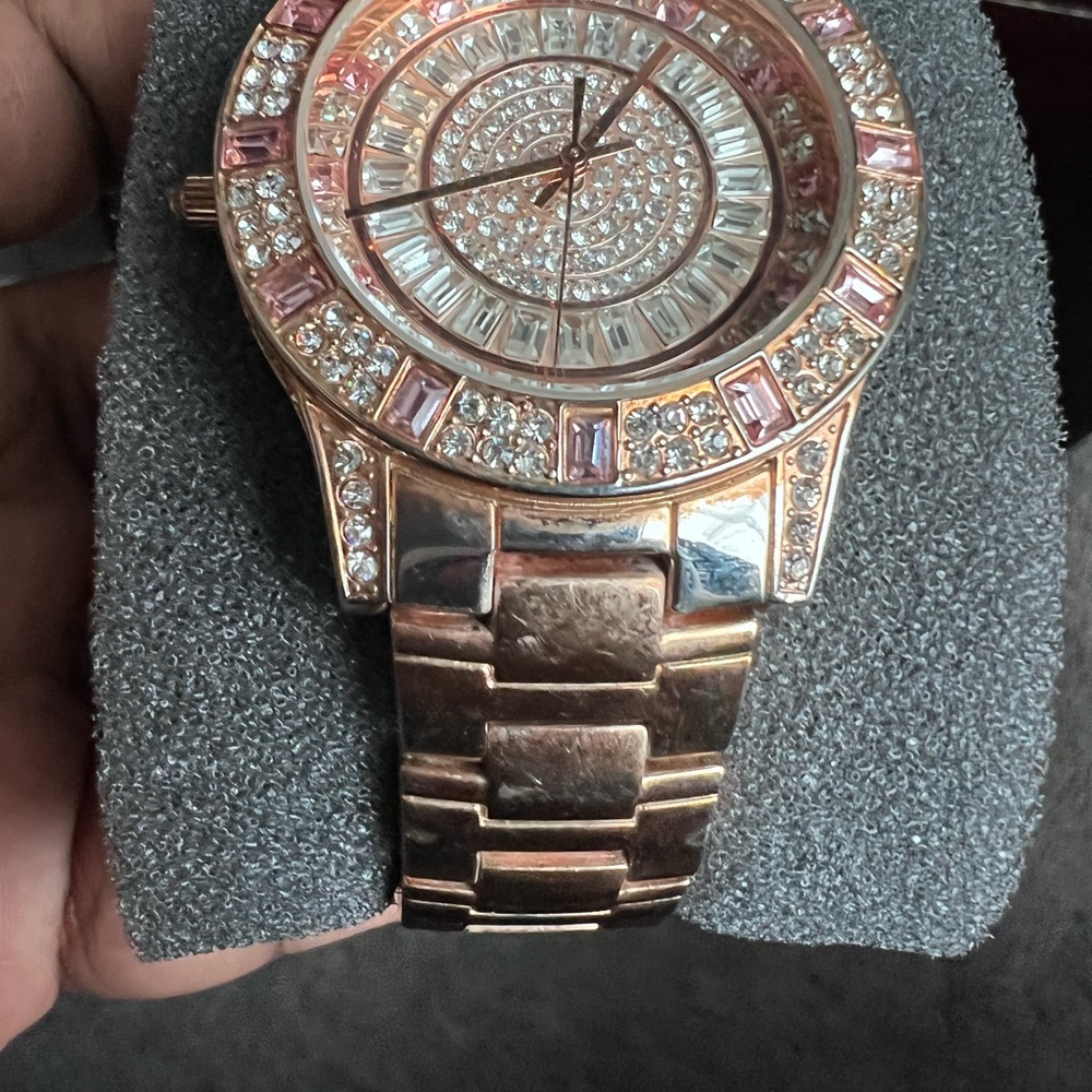 Victoria Watch - Picture 9 of 11